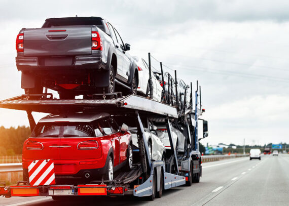 Transporte de automóviles en madrinas